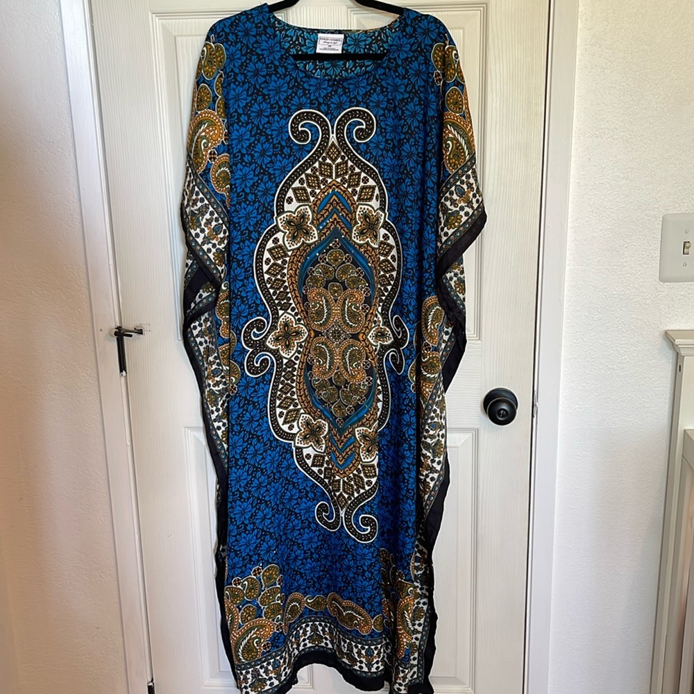 NWT. Gold Coast. OS. Dress